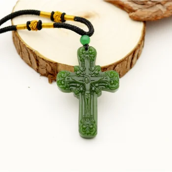Зеленый нефритовый крест Иисус Резной Кулон Натуральное китайское Зеленое ожерелье Шарм Ювелирные изделия из жадеита Мода Счастливый Амулет Подарок для женщин